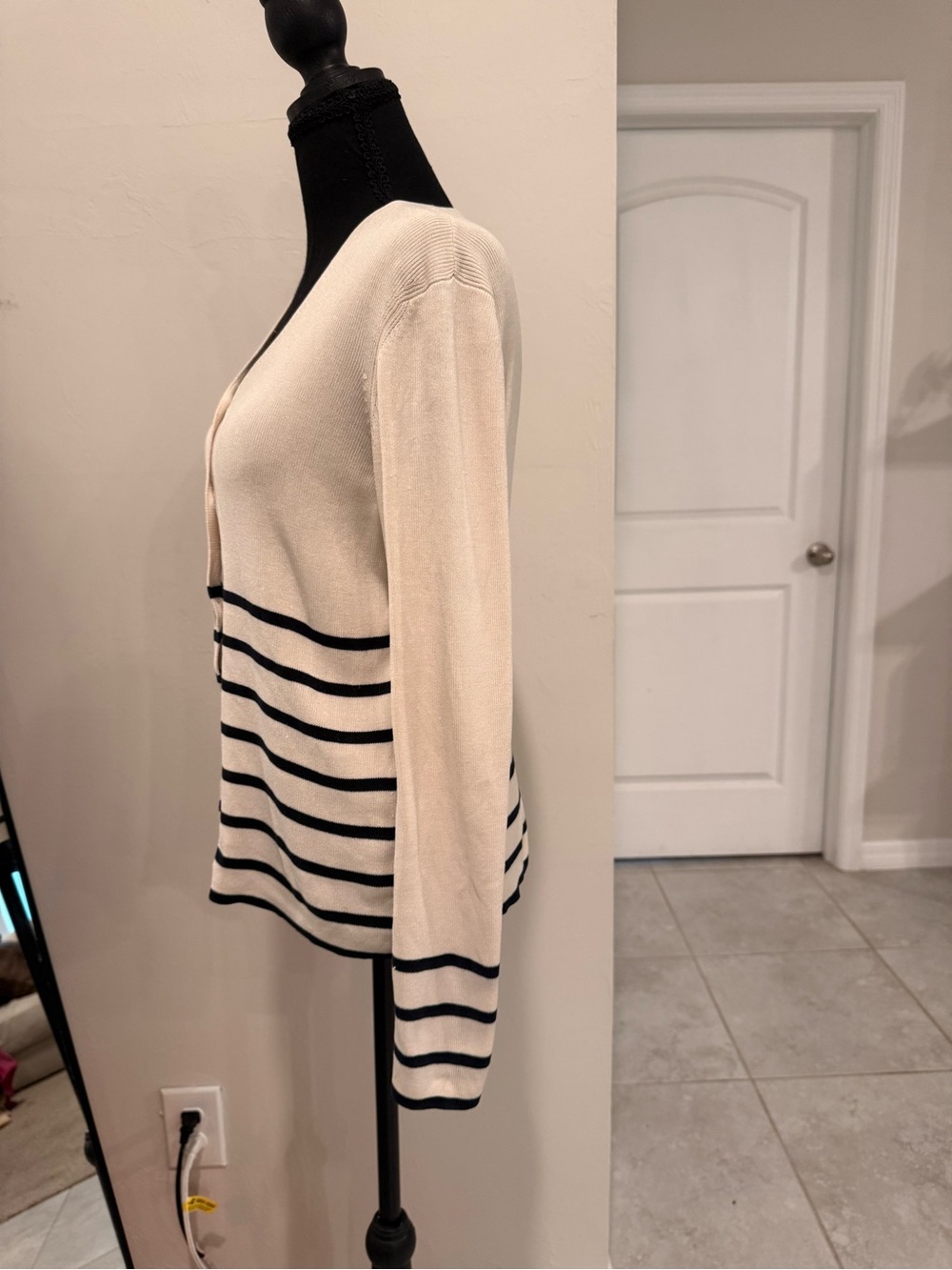Lauren Ralph Lauren Cream and Navy Striped V-Neck Classic Preppy Cardigan - Picture 5 of 9
